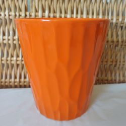 ORANGE ROUND FLOWER POT DESIGN BOLD LINES