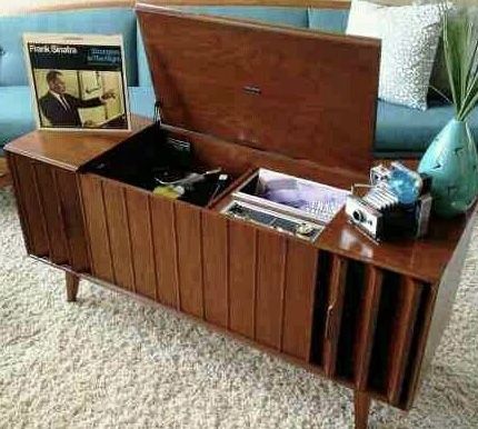 Vintage 1967 Zenith Mid-century Modern Stereo Console