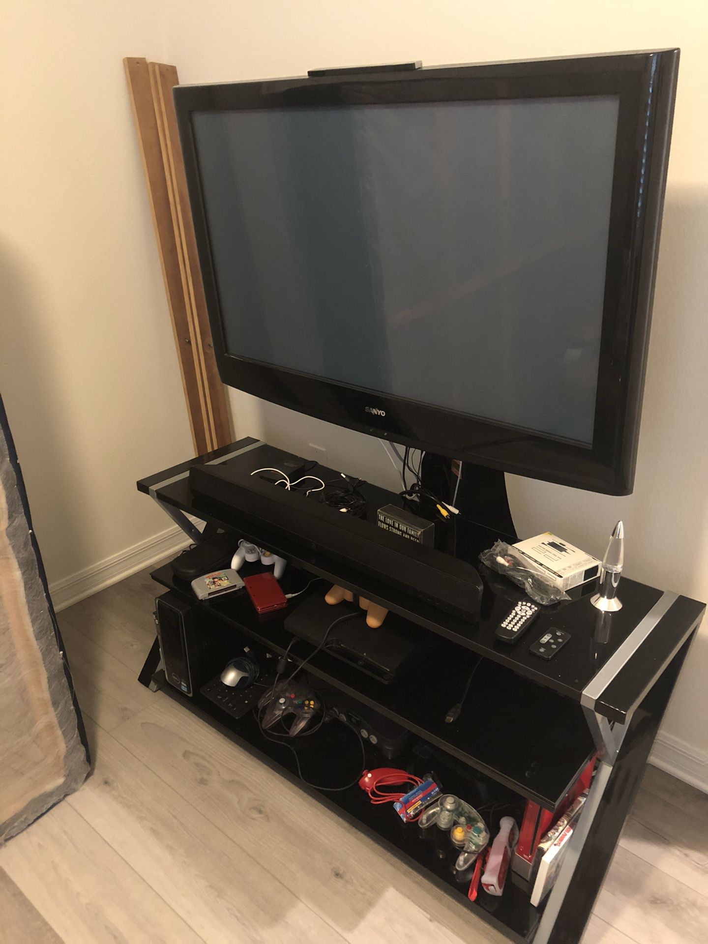 50’ Sanyo tv + tv set (consoles nor sound bar not included)