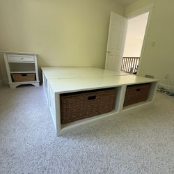 Pottery Barn Stratton Queen Platform Bed 