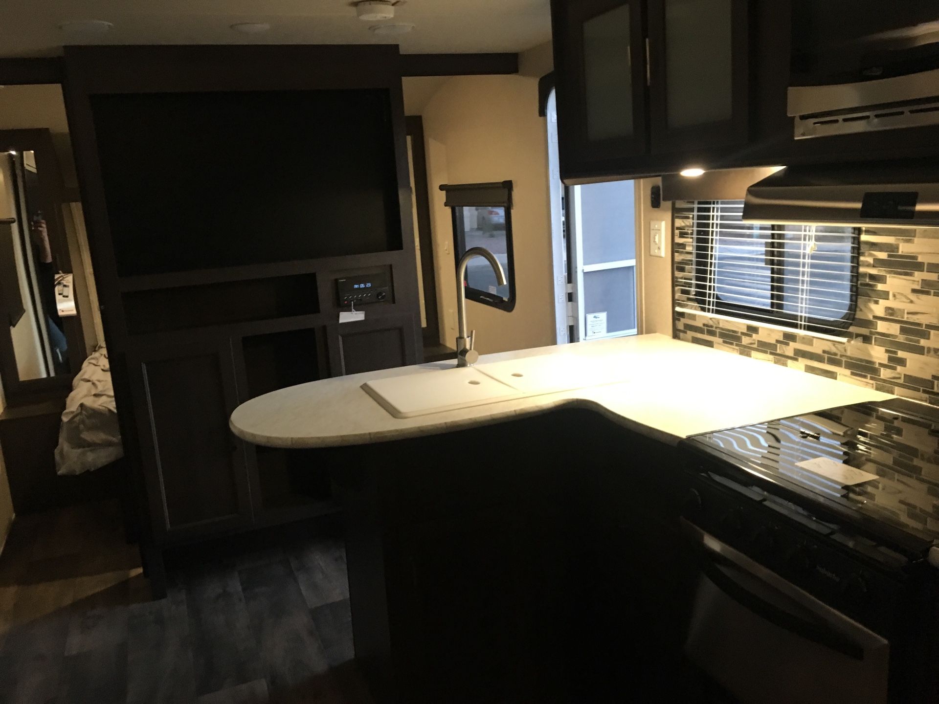 2018 travel trailer with outdoor kitchen