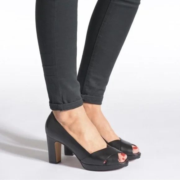 Clarks Women’s Jenness Cloud Dress Pump - Black Leather Size 8.5W