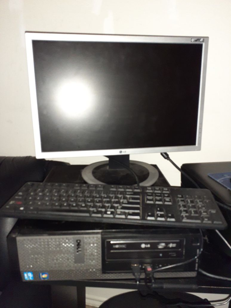Dell computer desktop and LG Screen