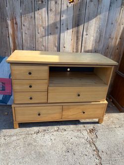 Vintage Mid-Century Style Dresser / Media Console – Solid Wood Look