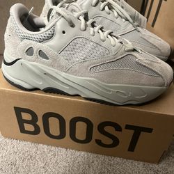 Yeezy Adidas Boost 700 in Salt