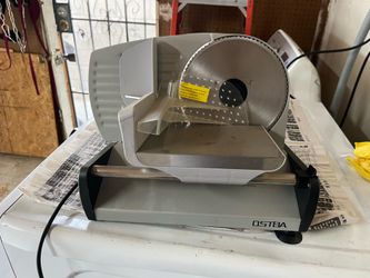 Meat cutter