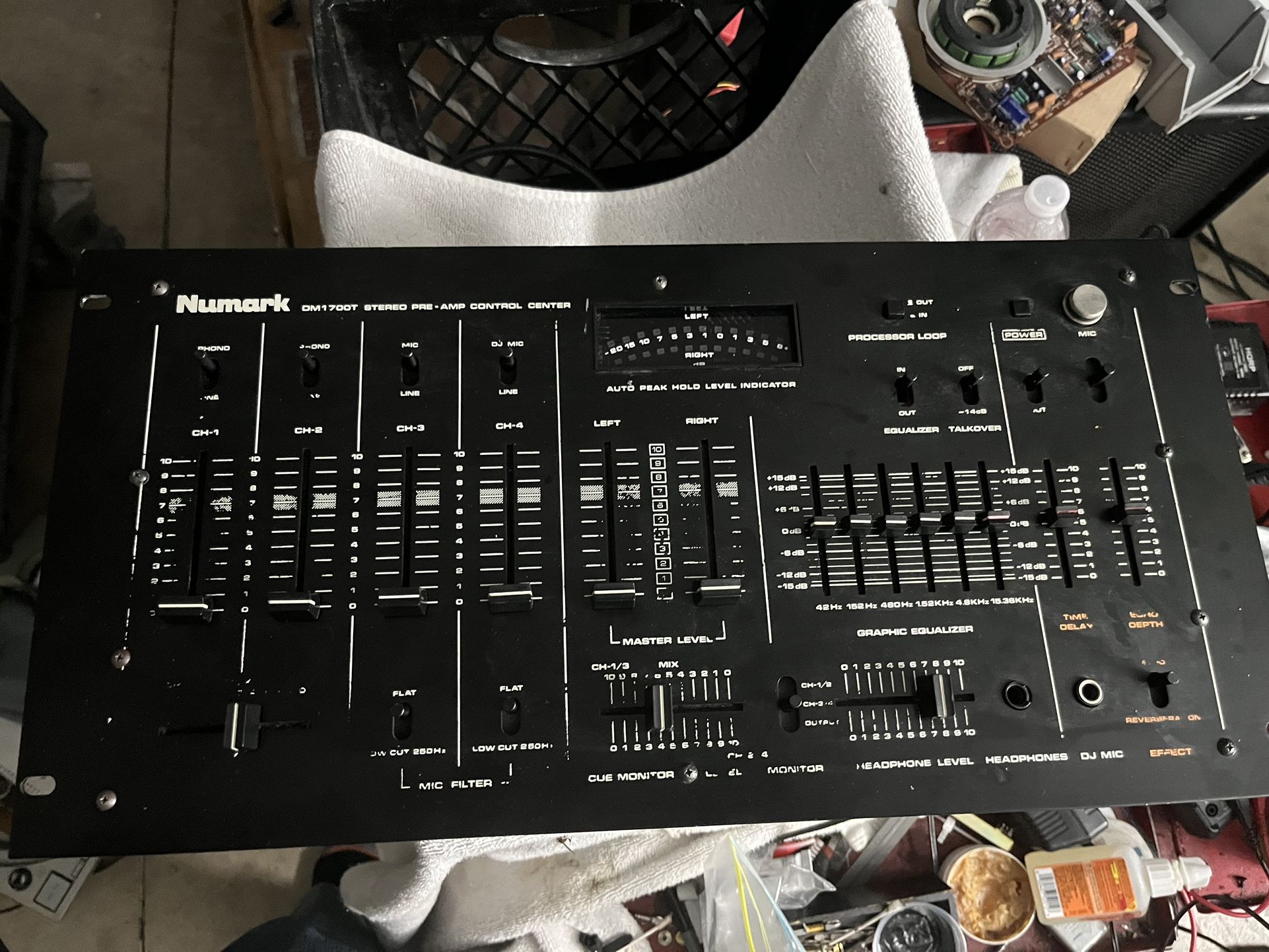 Numark Dm1700t Mixer for Sale in Bloomington, CA - OfferUp