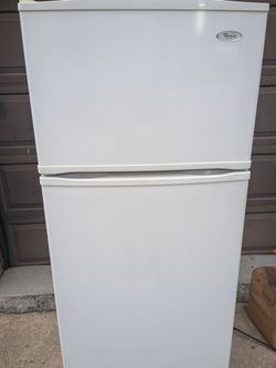 Dimensions: 68.00" H x 25.00" W x 31.50" D
Whirlpool 18 Cubic Feet Appliance Refrigerator Work's Great Delivery Available