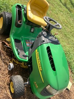 John Deere L108 Automatic Riding Lawn Mower