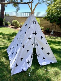 Kids Teepee Play Tent – Great Condition – Indoor/Outdoor Play