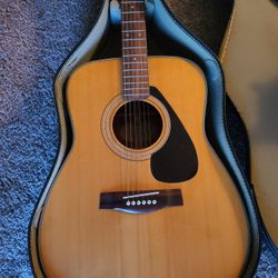 Fg335 Yamaha Acoustic Guitar And Case