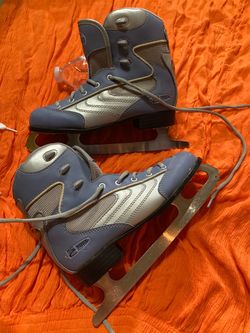 Figure ice skates size 3