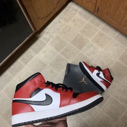 Air jordan 1 mid chicago rouge sale