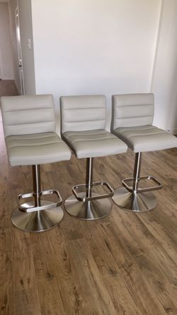 3 Bar stools
