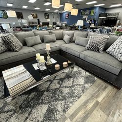 AMERICAN MADE SECTIONAL WITH PILLLOWS