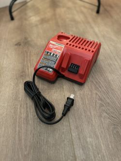Milwaukee M12 and M18 12 and 18 Volt Lithium Ion Multi Voltage Battery Charger