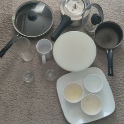 Moving Out Sale- Kitchen, Bags, Books- Pick-up Today 