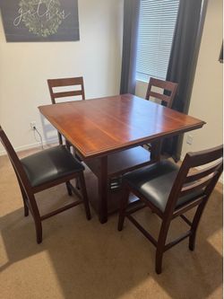 Dining table w/ 4 chairs