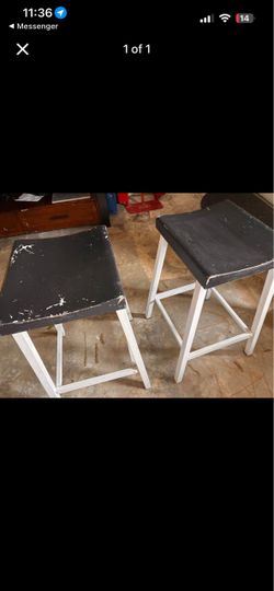 Set of 2 Wooden Bar Stools