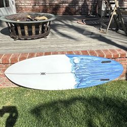 Surfboard 5’6”