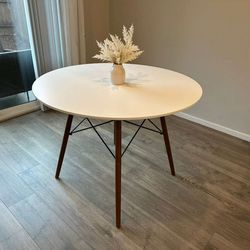 White Round Table(D39.5")_Brand New Unassembled