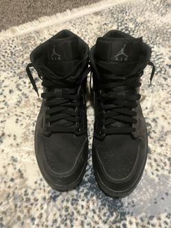 Triple Black Jordan1 Mid
