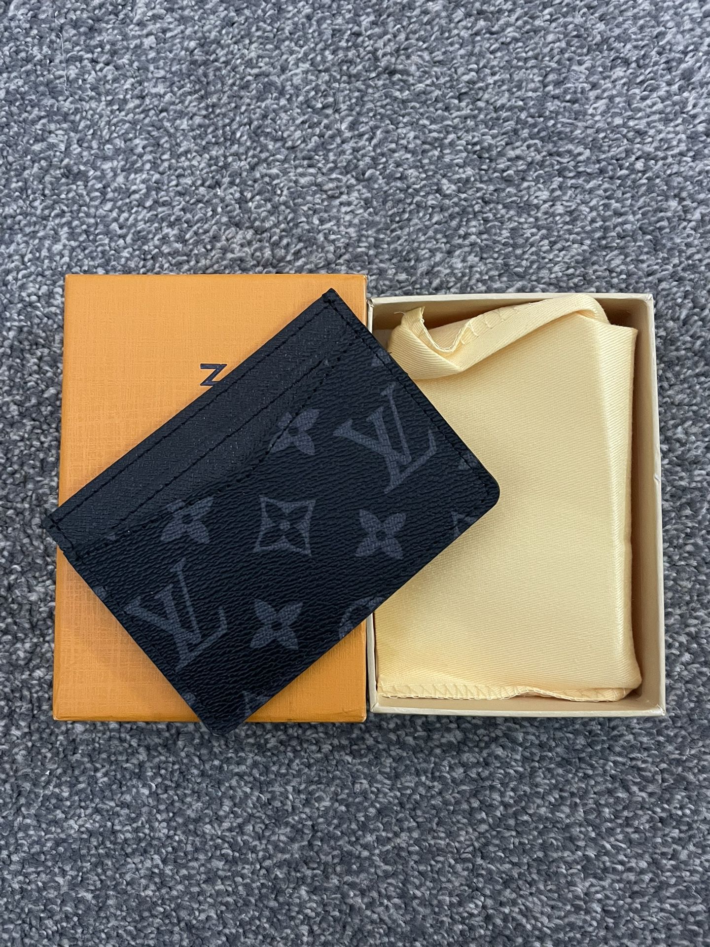 LV Cardholder