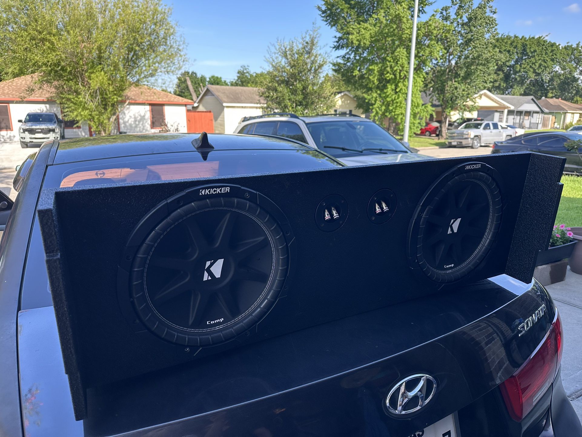 12” Kickers Subwoofers Box