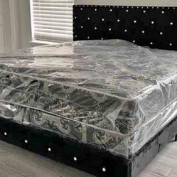 New Queen Bed Wht Matres For $389