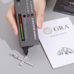 🙏 Cross VVS1  Moissanite (8.92 Grams) 😍