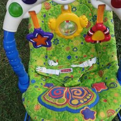 Kick N Play Fisher Price, Like New , With Calming Vibrations, Very Clean.. 