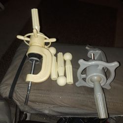 Wig And Other Holding Clamps