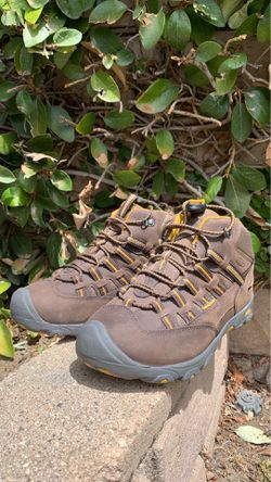 Big Kid Size 5 Keen Alamosa mid waterproof hiking boots- never worn!