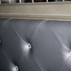 King Size Bedroom Set!! Must Go!!