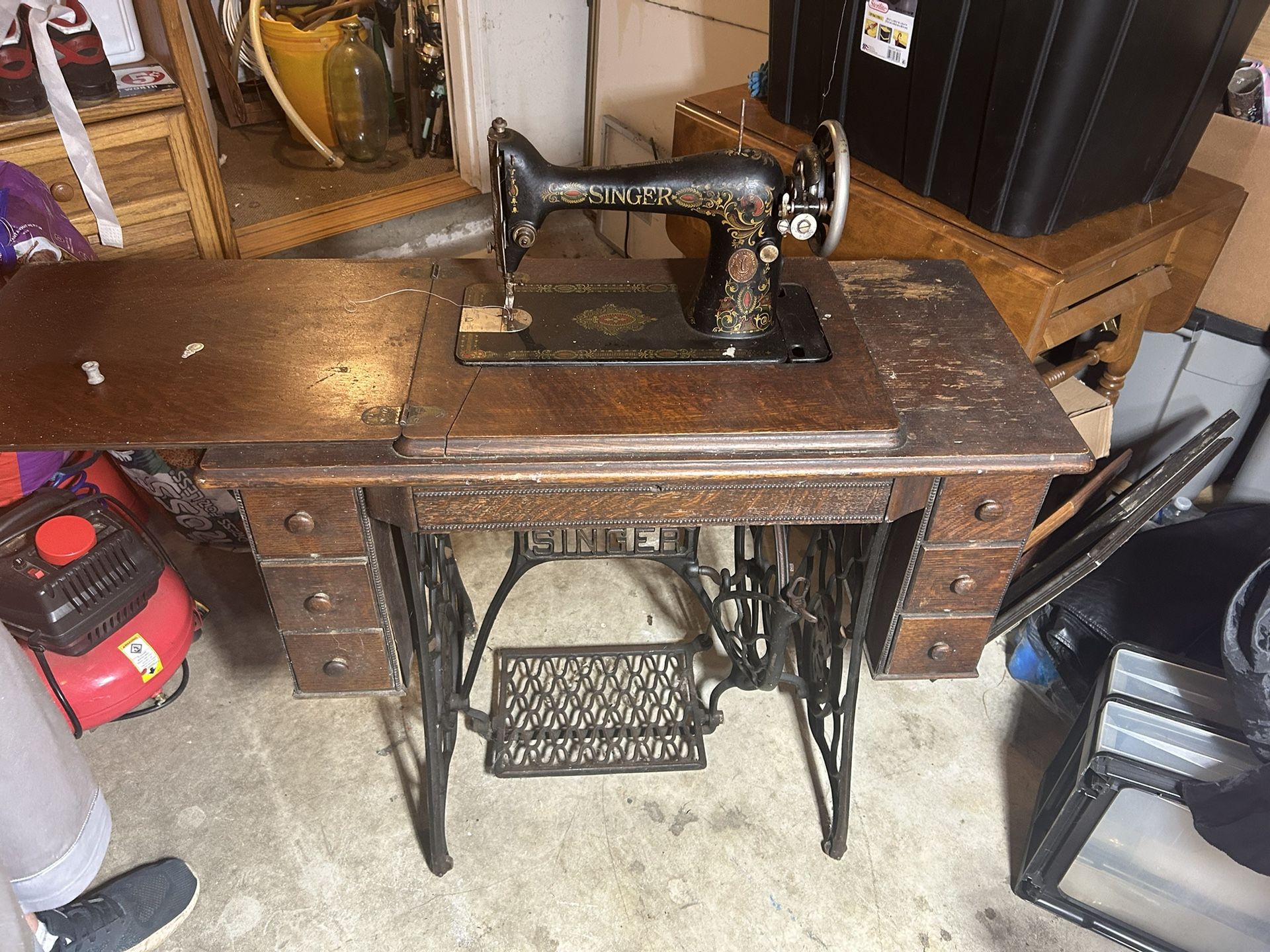 Singer 1920 Model 66 Sewing machine 