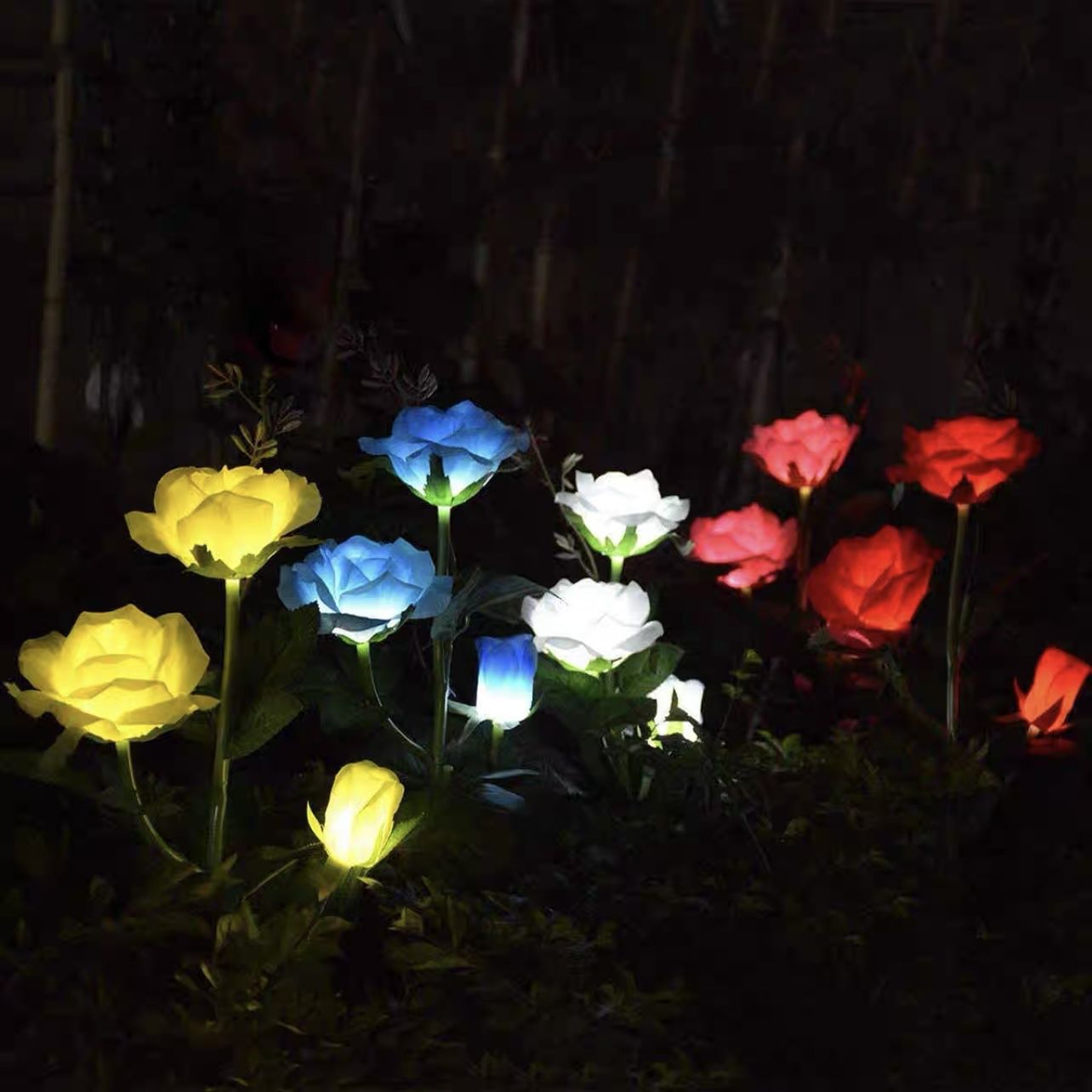 (2 Pcs )Rose Solar Garden Lights Outdoor Lights Decorative Patio Lawn Garden Yard (red/white )