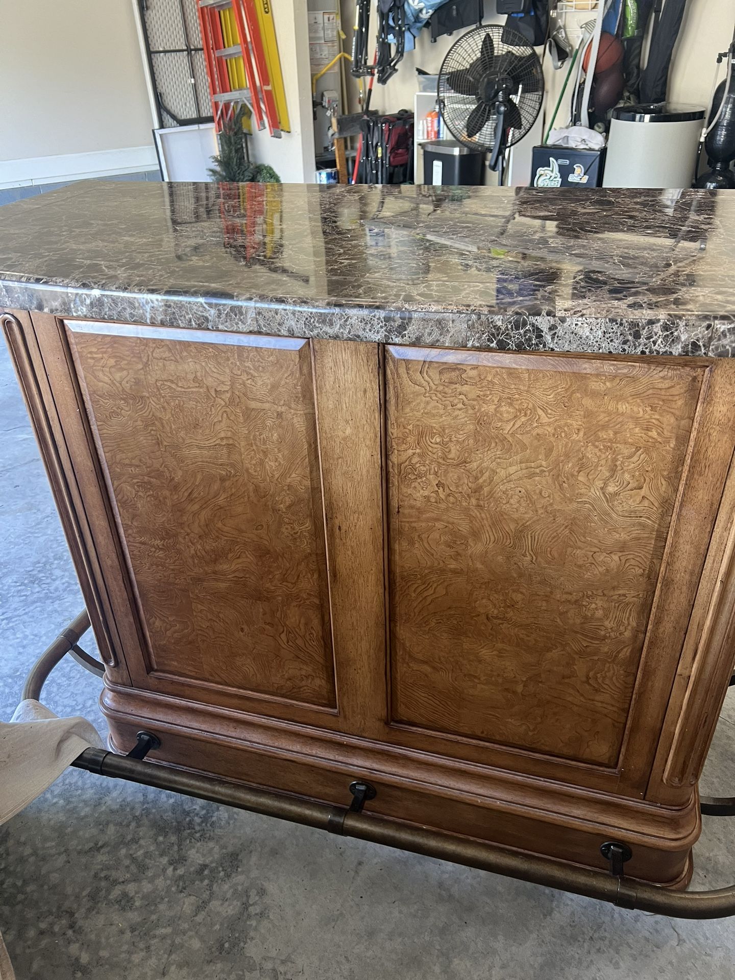 Bar & (4) Barstools - Thomasville Villa Soleil Collection