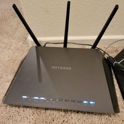 Netgear R7000 Nighthawk Router (Used)