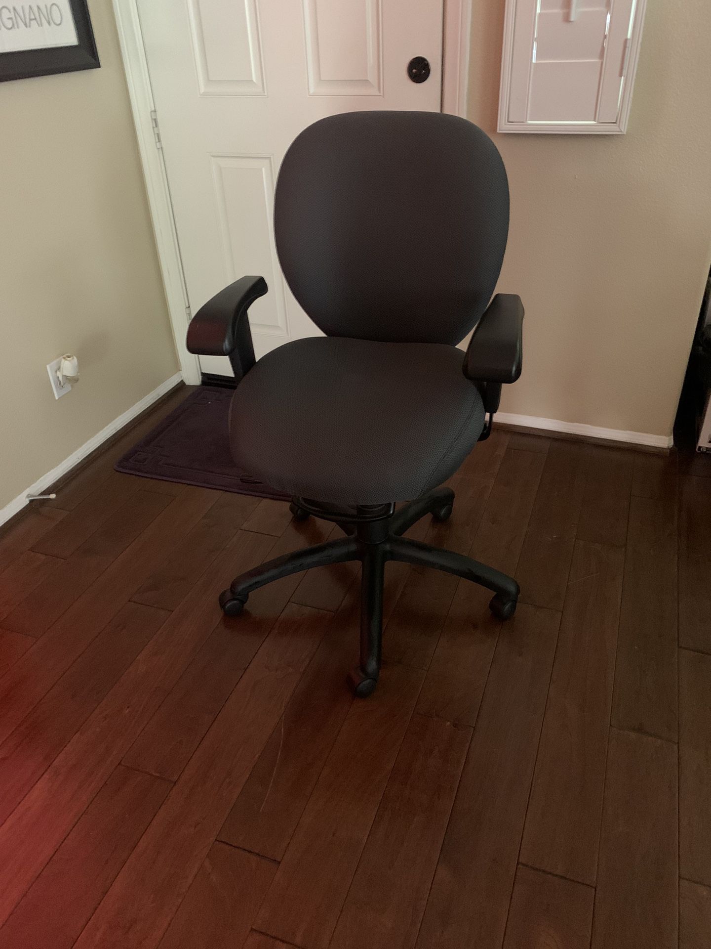 Comfortable Office chair 