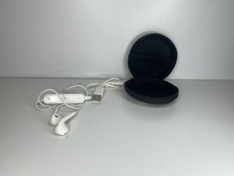 Wireless earbuds