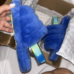 blue ugg slides size 6women fits like a 7