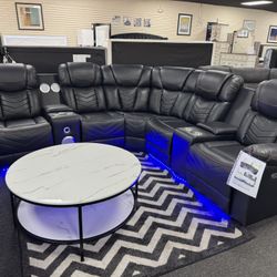 Power Recliner Sectional. 🚚WE DELIVER🚚