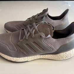 Adidas UltraBoost 22 Running Shoes  Men’s Size 11