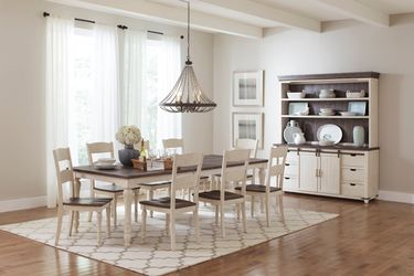 Madison County Vintage White Ext Dining Table w/ 4 Chairs