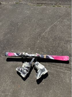 Set of Atomic Women’s Skis and boots