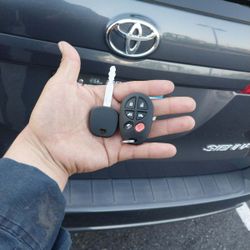 Car Keys / Llaves De Carro