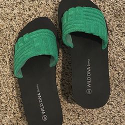 WILD DIVA LOUNGE, Wedge Sandals in Green, Women’s 6