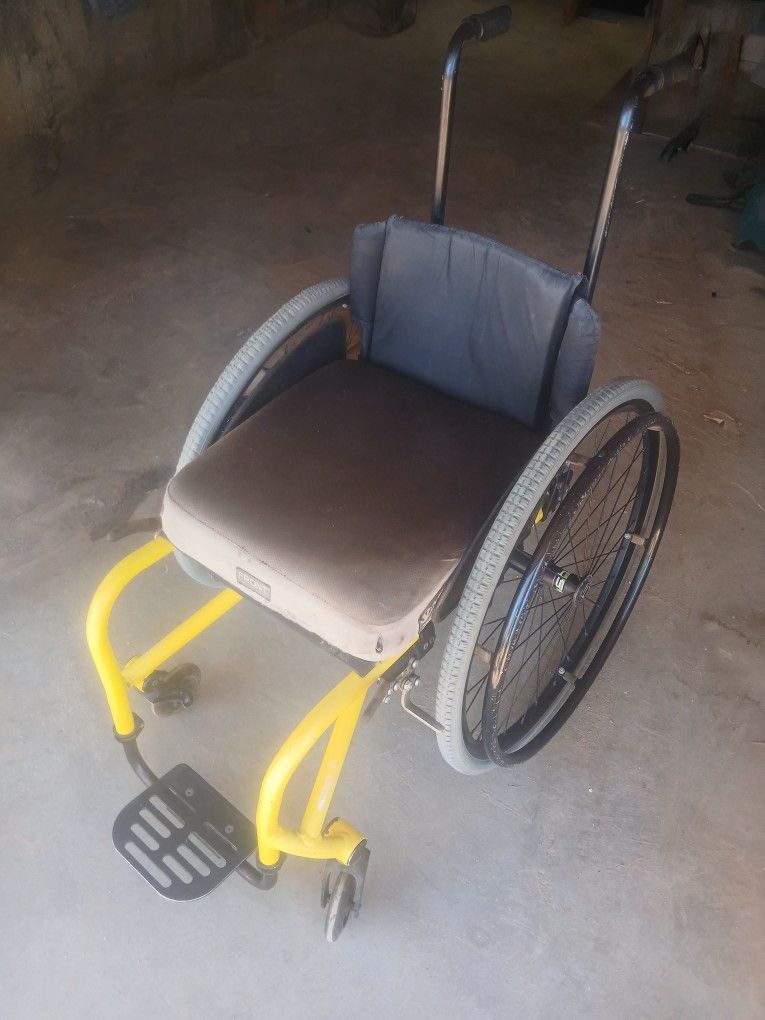 YOUTH TILITE WHEELCHAIR $125
