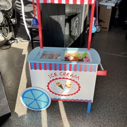 Melissa and Doug Wooden Ice Cream Cart