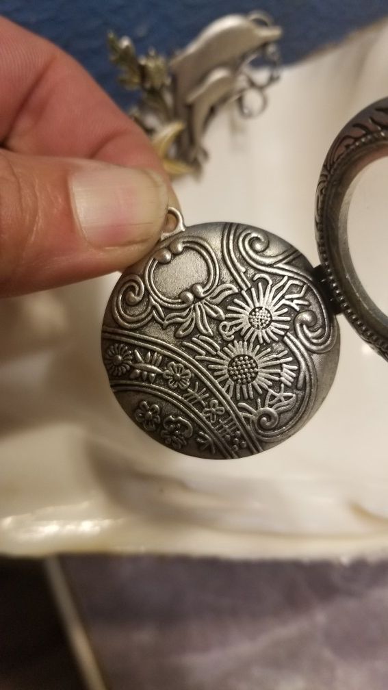 Making time clock face locket